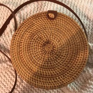 Round straw bag